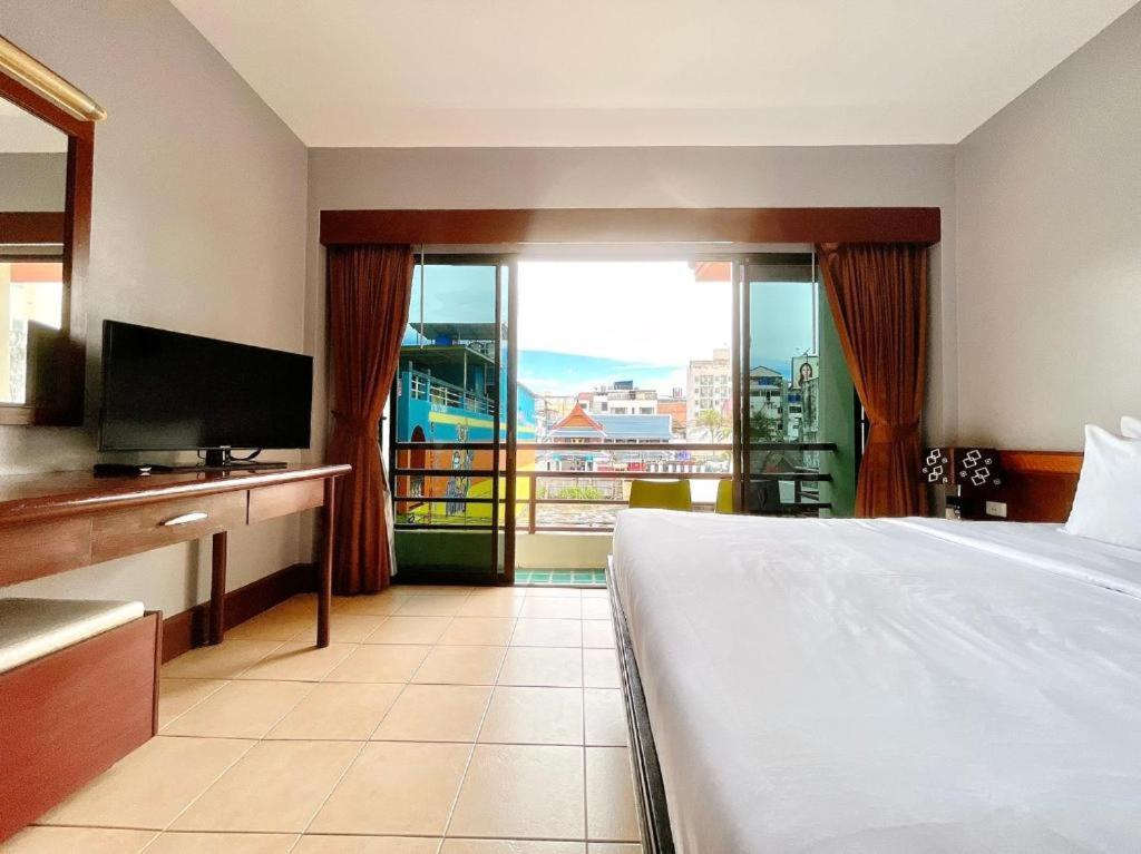 C & N Patong, Phuket