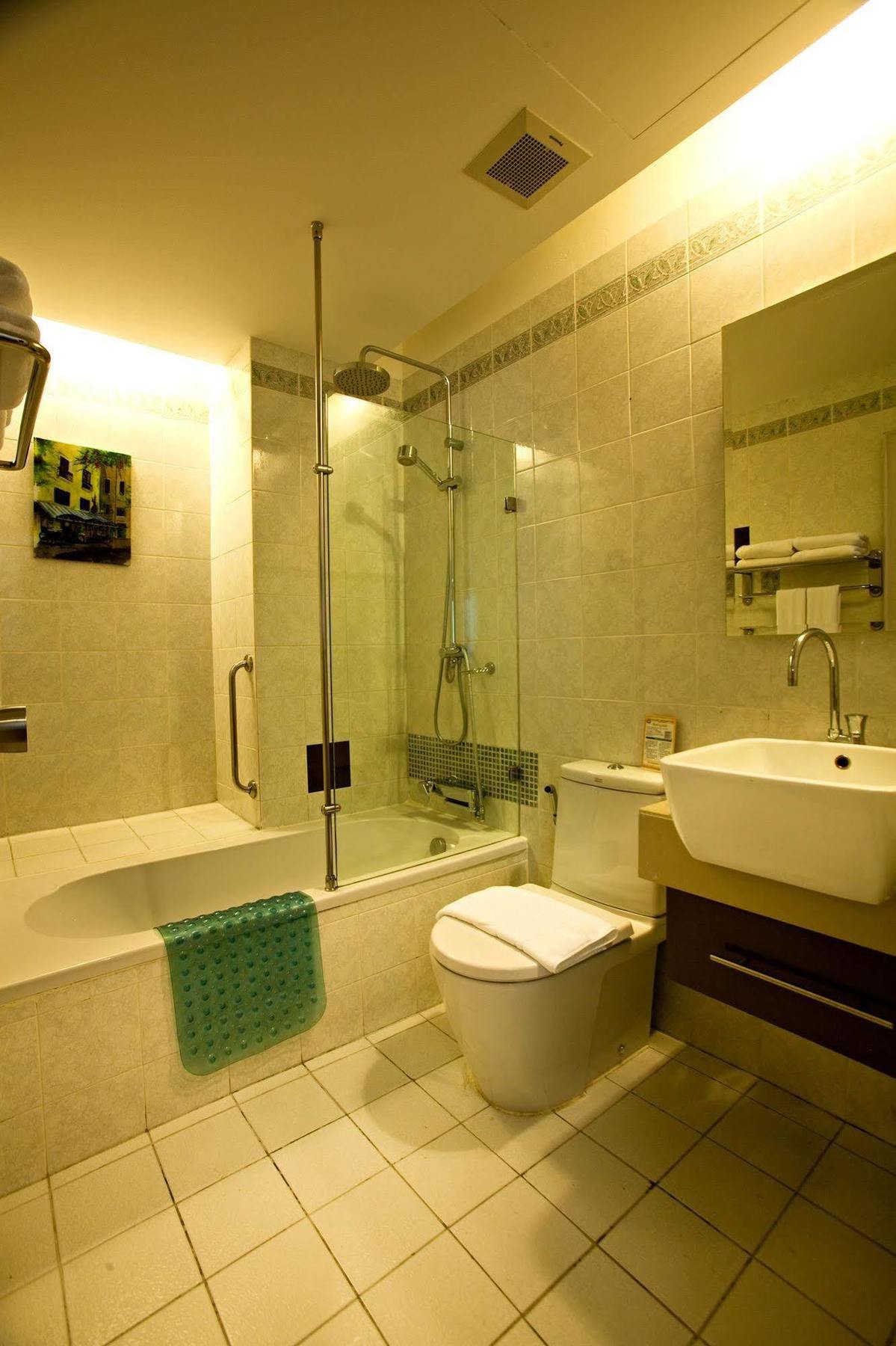 C & N Patong, Phuket